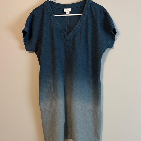 J. Jill Dresses & Skirts - J. Jill FIT: Navy to Light Blue Ombre V-Neck dress. Med. 💯 cotton. With pockets
